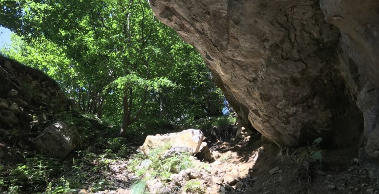 Passaggio sotto le pareti