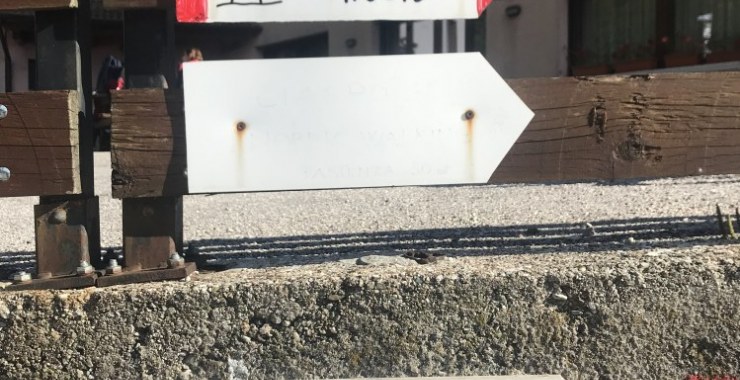 Segnavia nei pressi del Passo