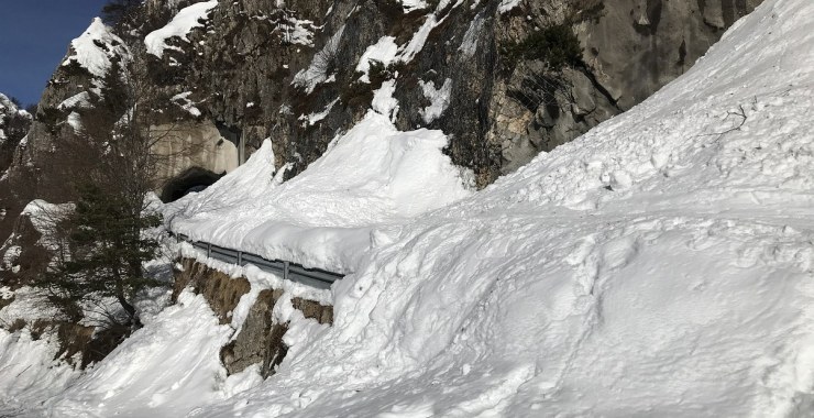 Strada innevata
