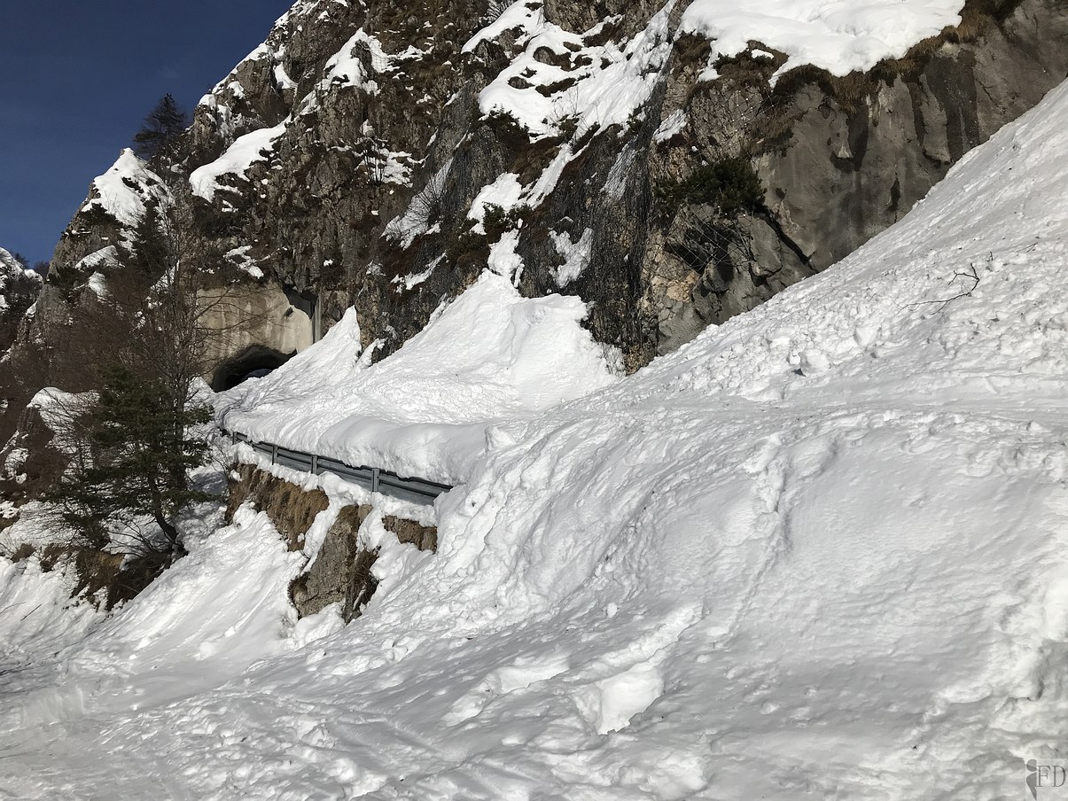 Strada innevata