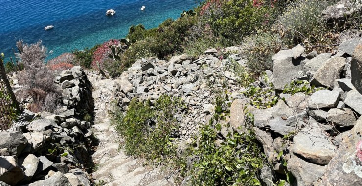 Discesa verso spiaggia Persico