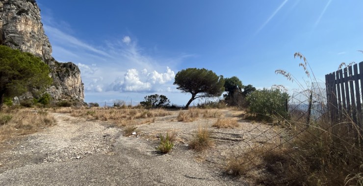 Piazzale vecchia area di sosta